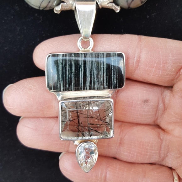 Women’s beaded necklace with Charles Albert pendant - Picture 8 of 10